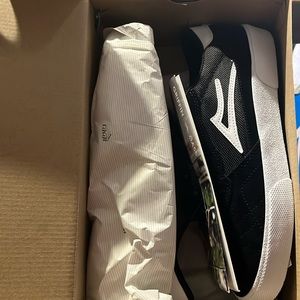 Lakai Cambridge black suede with white